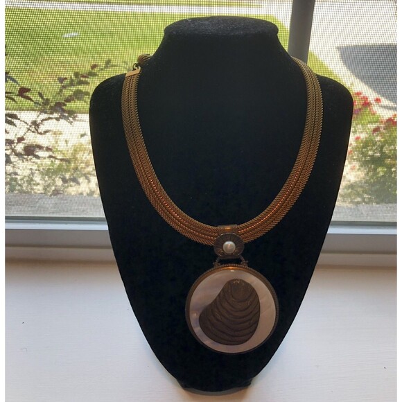 Vintage Bronze Tone Shell Pendant Necklace Estate - Picture 1 of 12